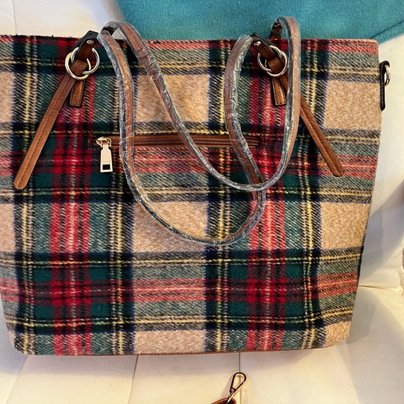 Jen &Co Tartan NWT Vegan Leather Trim Zippered Tote/ with cross body strap 17x13 - Picture 3 of 9